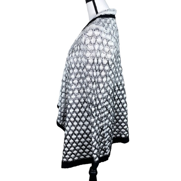 Romeo + Juliet Couture Ombre Chunky Knit Open Cardigan - Picture 4 of 8